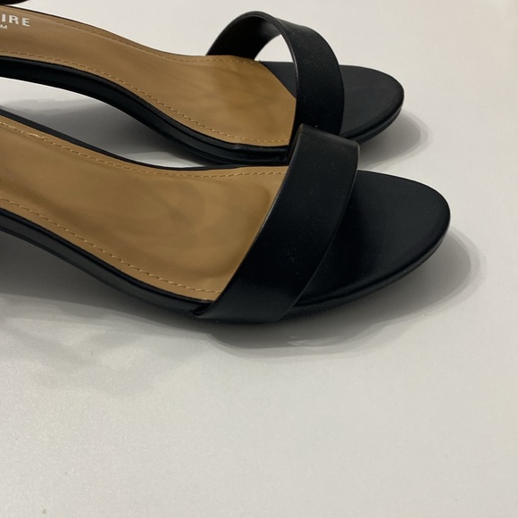 New💕 Adorable Black Memory Foam Sandals - Picture 3 of 11